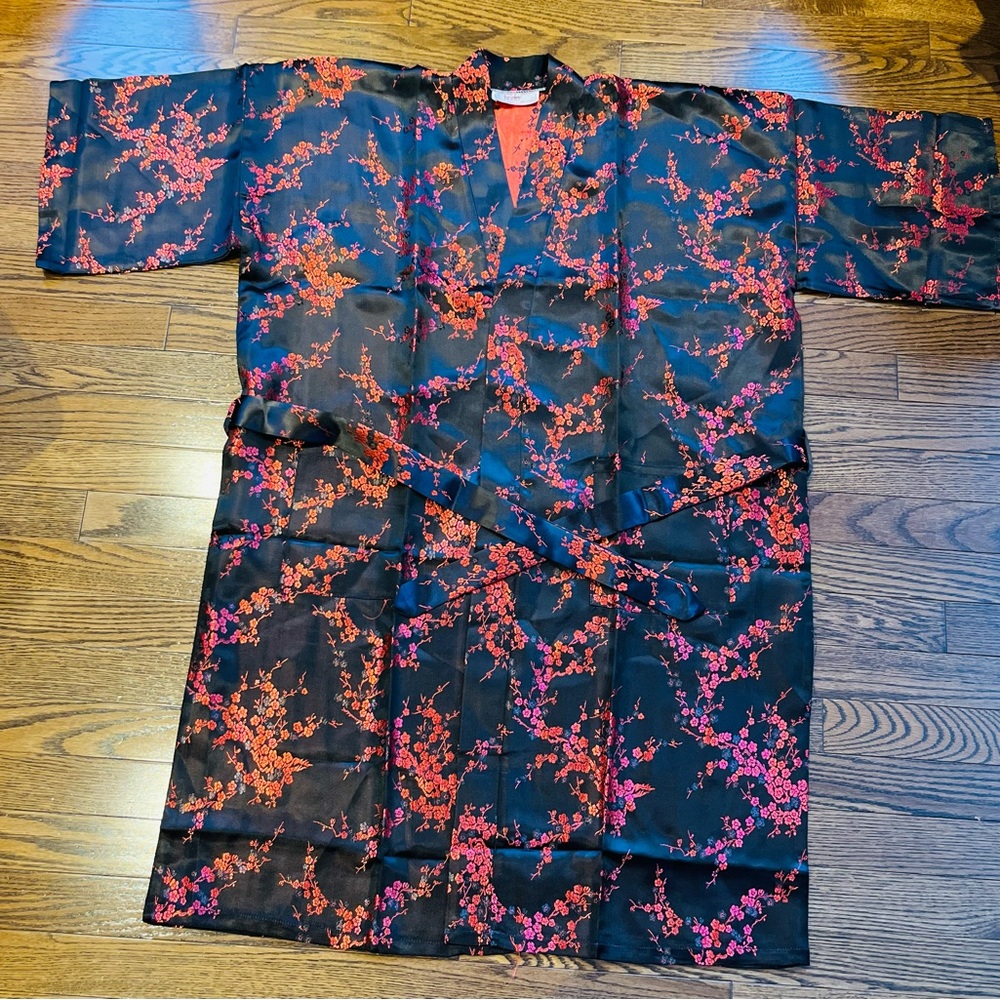 HOHO Hong Kong Vintage Floral Kimono Robe.